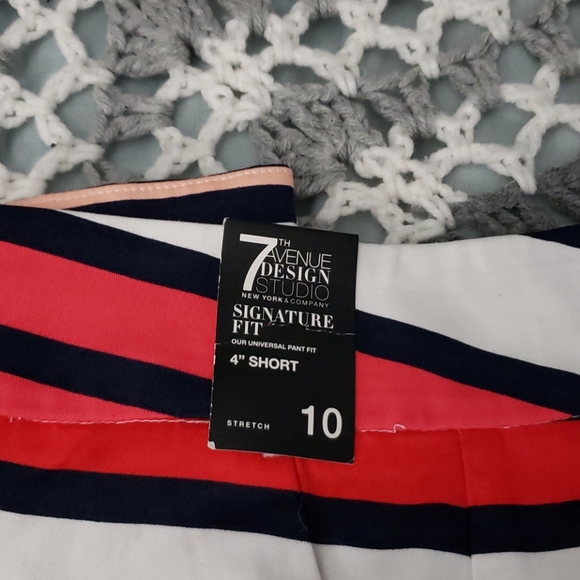 Shorts - Picture 2 of 5